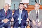 الاتفاق على ابقاء الوضع كما كان عليه ابان عهد الرئيس عرفات والتعيينات في السلك الدبلوماسي ستتم بموافقة ابو اللطف وابو مازن وبتوقيعهما