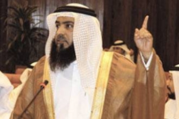 جماعة بحرينية تكفّر شيخ السلفيين وتتهمه بـعبادة العجل