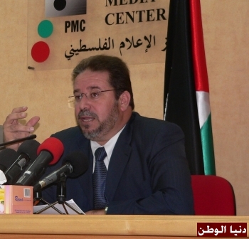 د.خاطر:زوجة الملياردير اليهودي موسكوفيتش تحفر نفقا على بعد امتار من الأقصى