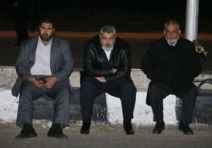 صور من المعاناة في معبر رفح..رئيس الوزراء والمواطنين
