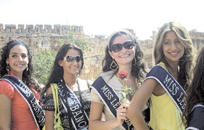 ملكات جمال لبنان في المغترب يزرن قلعة بعلبك