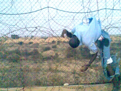 صور قتل لاجىء سوداني حاول اجتياز الحدود المصرية نحو اسرائيل