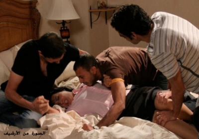 اغتصاب جماعي علني لفتاة لمدة ساعتين على قارعة الطريق دون تدخل أحد
