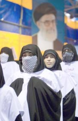 طلاب ايرانيون يبدون استعدادهم للاستشهاد في غزة