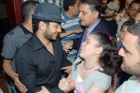 تامر حسني يطلق ألبومه بإصابة ثلاث معجبات