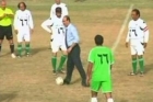 وزير الداخلية العراقي يلعب مباراة كرة قدم