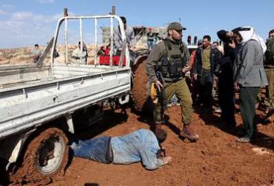 صور سيارة اسرائيلية تتعمد دهس فلسطيني