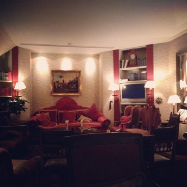 إليسا تنشر صور عشاء حميمي... من هو الشخص المجهول؟ اليسا