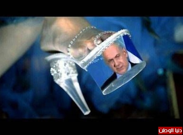 شاهد..صورة "نتنياهو "على كعب حذاء الفنانة منار الفنانة منار