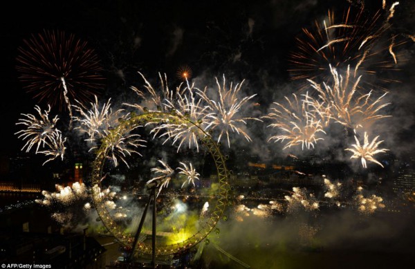 شاهد بالصور والفيديو.. احتفالات العالم في ليلة رأس السنة2014