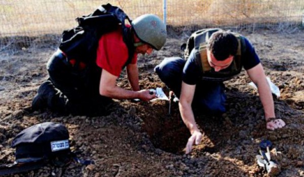 نقره لتكبير أو تصغير الصورة ونقرتين لعرض الصورة في صفحة مستقلة بحجمها الطبيعي