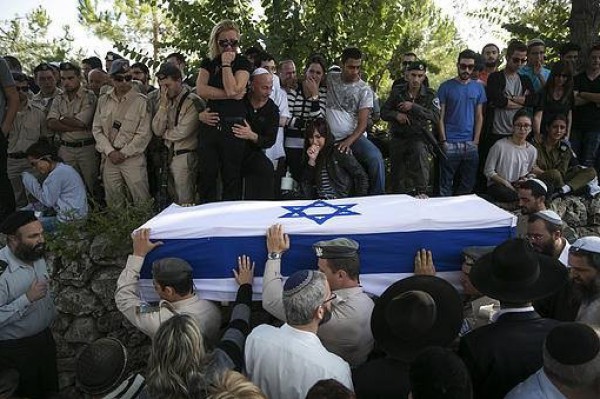 نقره لتكبير أو تصغير الصورة ونقرتين لعرض الصورة في صفحة مستقلة بحجمها الطبيعي