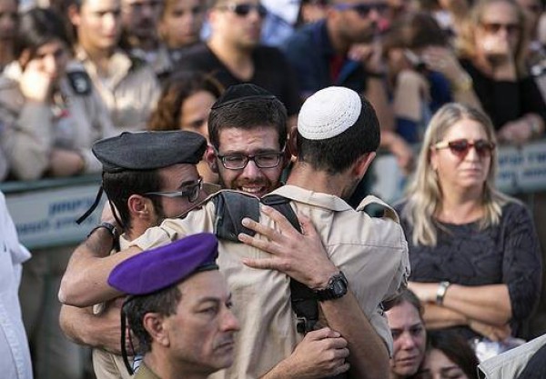 نقره لتكبير أو تصغير الصورة ونقرتين لعرض الصورة في صفحة مستقلة بحجمها الطبيعي