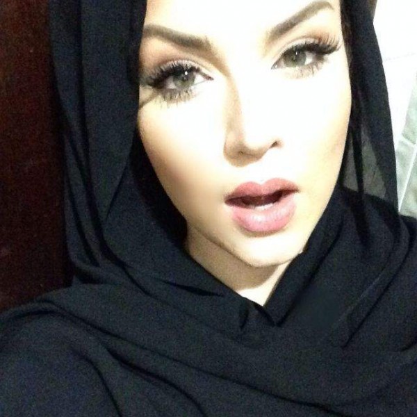 بالصور أجمل فتاة بريطانية و 3 أسباب لتحولها من الإلحاد إلى الإسلام دنيا الوطن