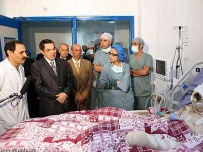 نقره لتكبير أو تصغير الصورة ونقرتين لعرض الصورة في صفحة مستقلة بحجمها الطبيعي