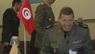 ضابط تونسي: رئيس الأركان تلقى تعليمات أمريكية بالاستيلاء على السلطة