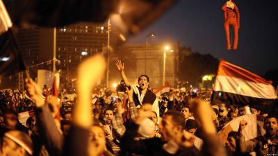 صور احتفالات الشعب المصري بعد اعلان مبارك التنحي عن منبه