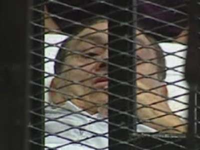 بدء جلسات محاكمة مبارك ونجليه والعادلي بتهمة قتل المتظاهرين