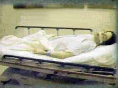 أول صورة لمايكل جاكسون وهو ميت على السرير