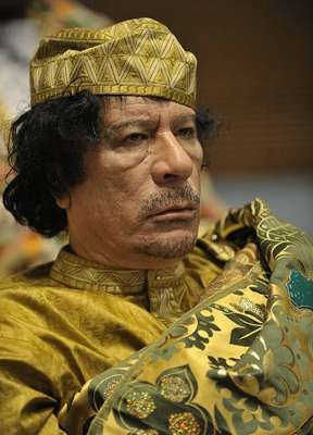 مظاهرات مؤيدة للقذافي في ليبيا وصيحات "الله اكبر الموت ولا المذلة" في توقيت مهاجمة الناتو لموكب القذافي