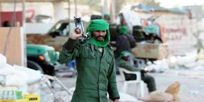 أنصار القذافي‮ ‬يحرّرون 300 ‬أسير ويهاجمون فرقة عسكرية فرنسية