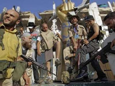 مقتل 6 أشخاص باشتباكات بين ثوار طرابلس وثوار مصراته في العاصمة الليبية