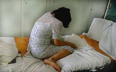 يغتصب ابنة شقيقه ويهددها بقتل أسرتها