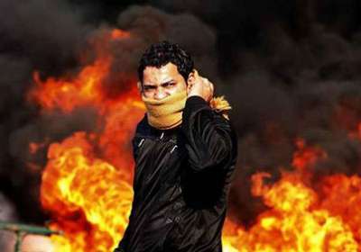 صاحب أشهر صورة في الثورة المصرية يحذر المجلس العسكري من غضب المصريين