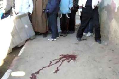 جزائري يذبح طفل أمام أمه