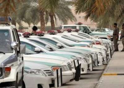 السعودية: الحكم على 3 شبان بغسل سيارات الشرطة لمدة ثلاثين يوماً