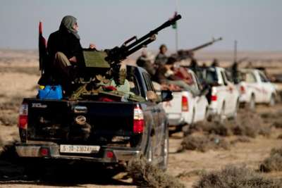 اول انشقاق عن الدولة الليبية شركة الخليج العربي للنفط ترفع علم اقليم برقة واشتبكات في بنغازي