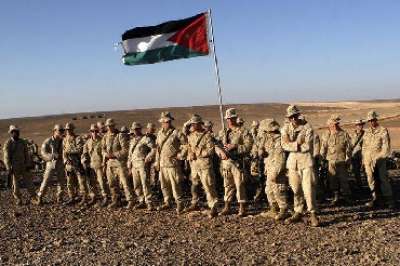 القوات الخاصة الاردنية تجبر قوات المارينزالأمريكية على رفع العلم الأردني