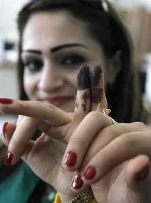 سوريا: الجنود على الحواجز يفتشون أصابع المواطنين بحثا عن 
