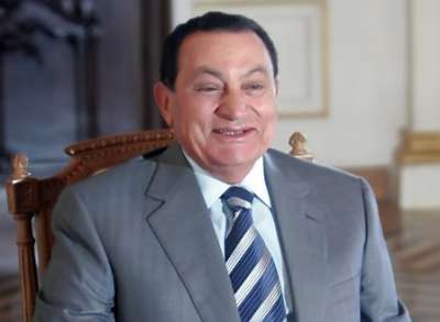 مبارك يجلس في الاستراحة ويسير بالحديقة ويقابل أقاربه فى المركز الطبي العالمي