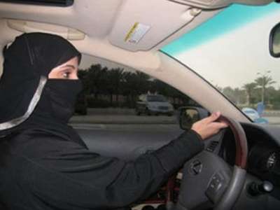 985 سعودية يحصلن على رخص قيادة في دبي