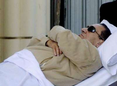 أنباء متضاربة عن إشراف مبارك علي الموت الإكلينيكي.. ودخوله 5 غيبوبات متواصلة