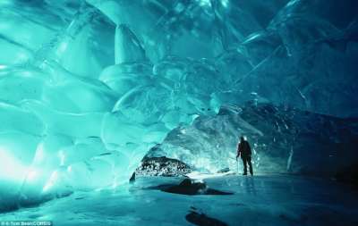 صور مذهلة للكهوف الجليدية