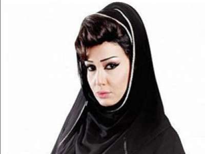 غادة عبد الرازق تسافر لأداء العمرة