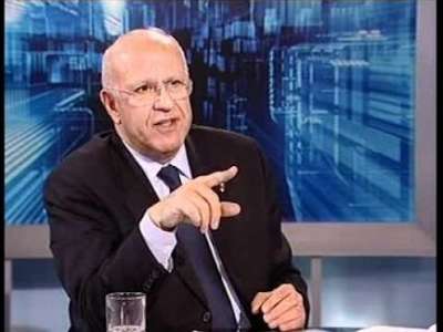رجال الامن اللبناني داهموا منزل وزير الإعلام الأسبق واقتادوه من سريره بملابس النوم