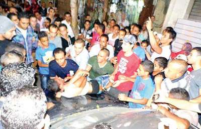 مصريون يلاحقون البلطجية في الشوارع بالتنكيل والحرق وجماعات شبابية تترصد المتحرشين في الشوارع بتعريتهم وحلق رؤوسهم.. فيديو