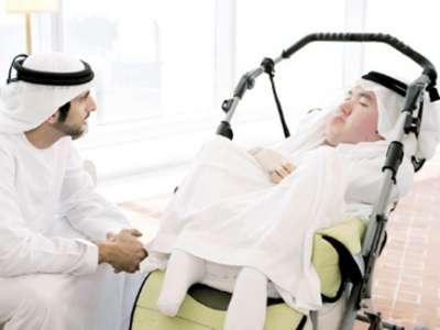 ولي عهد دبي يحقق حلم بوقس بإكمال دراسته وعلاجه
