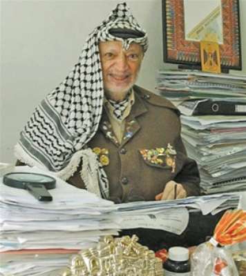 ماذا حدث لمكتب عرفات بعد وفاته؟وما هي الورقة التي لاتزال موجودة على مكتب ابوعمار حتى اليوم؟