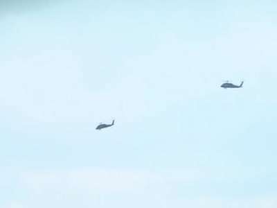 شاهد الفيديو.. 10 طائرات عسكرية امريكية تهبط برام الله تقل الوفد الأمني المرافق لاوباما