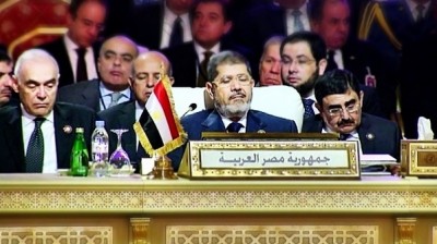 شاهد بالصور : سخرية كبيرة من صورة مرسي والوفد المصرى وهم نائمون فى قمة قطر