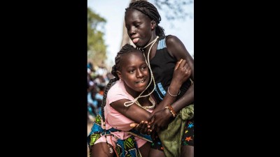 بالفيديو وبالصور: مصارعة نسائية في السنغال