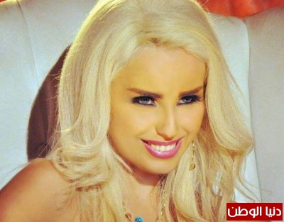 شاهد..صورة "نتنياهو "على كعب حذاء الفنانة منار الفنانة منار