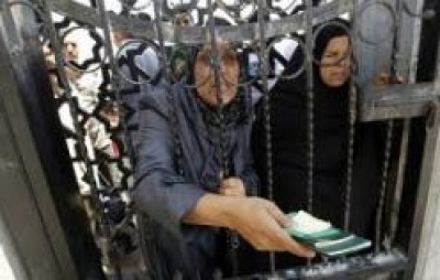 آلاف المغتربين الفلسطينيين يعدلون عن قضاء عطلتهم في غزة بعد إغلاق معبر رفح.. وآخرون ينسقون للمغادرة عبر "بن غوريون"
