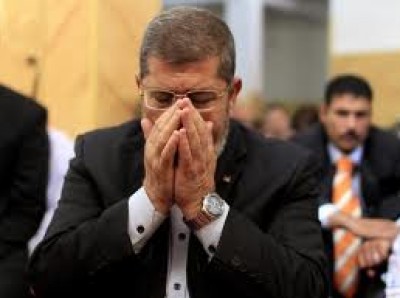الرئيس المعزول "محمد مرسي" ينهار أمام قاضى التحقيقات