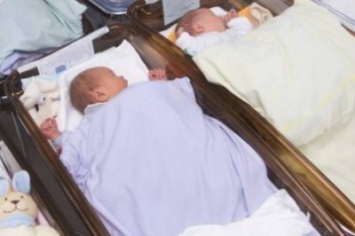 قرية تستقبل أول مولود لها منذ 67 عاماً ليرتفع عدد الاشخاص فيها الى 6