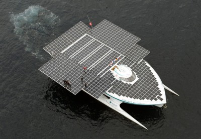 بالصور أول قارب يعمل علي الواح الطاقة الشمسية